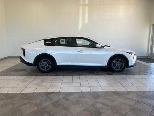 Snow White Pearl 2025 Kia K4 LXS