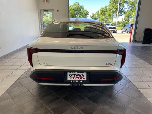 Snow White Pearl 2025 Kia K4 LXS