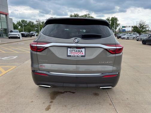 Pepperdust Metallic 2018 Buick Enclave Premium