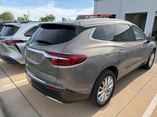 Pepperdust Metallic 2018 Buick Enclave Premium