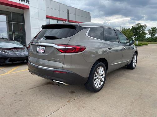 Pepperdust Metallic 2018 Buick Enclave Premium