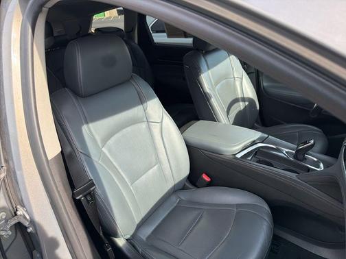 Pepperdust Metallic 2018 Buick Enclave Premium