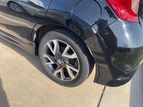 Super Black 2017 Nissan Versa Note SR