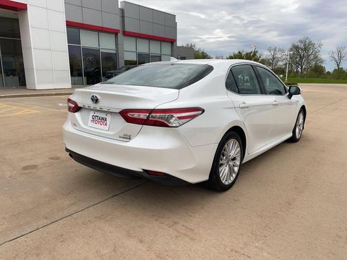 Wind Chill Pearl 2020 Toyota Camry Hybrid XLE
