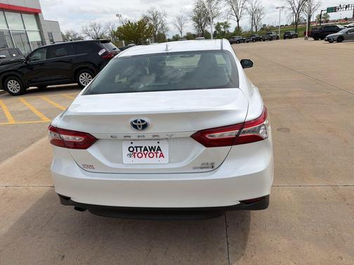 Wind Chill Pearl 2020 Toyota Camry Hybrid XLE
