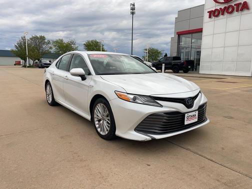 Wind Chill Pearl 2020 Toyota Camry Hybrid XLE