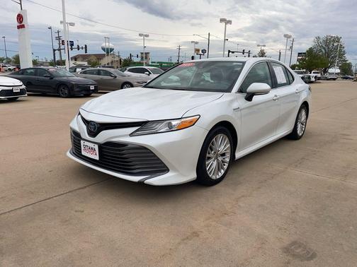 Wind Chill Pearl 2020 Toyota Camry Hybrid XLE