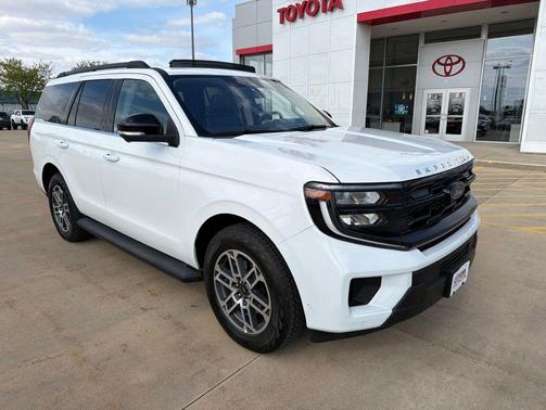 Oxford White 2025 Ford Expedition Active