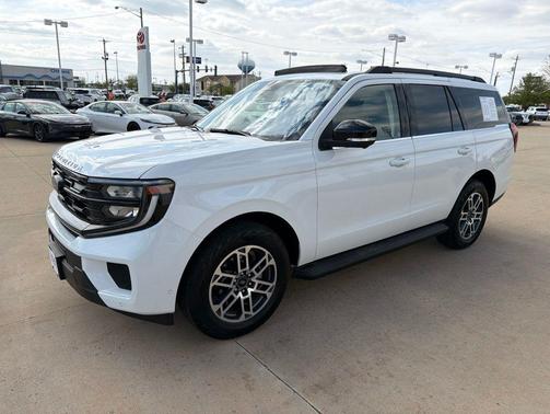 Oxford White 2025 Ford Expedition Active