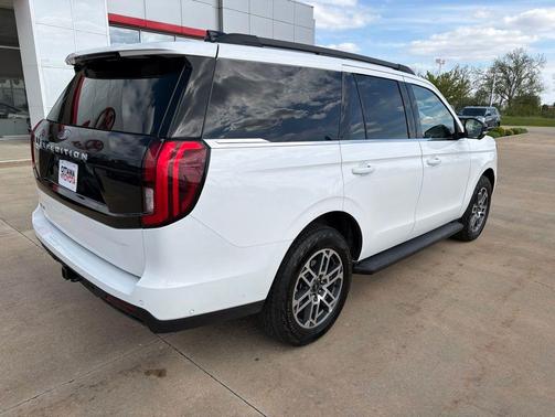 Oxford White 2025 Ford Expedition Active