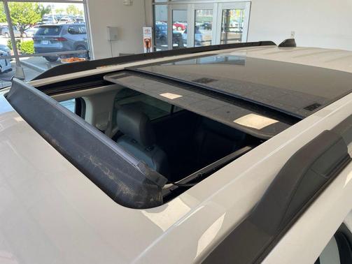 Oxford White 2025 Ford Expedition Active