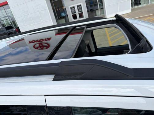 Oxford White 2025 Ford Expedition Active
