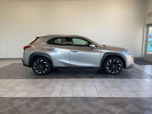 Atomic Silver 2021 Lexus UX 250h Base
