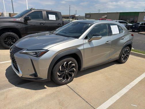 Atomic Silver 2021 Lexus UX 250h Base