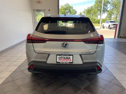 Atomic Silver 2021 Lexus UX 250h Base