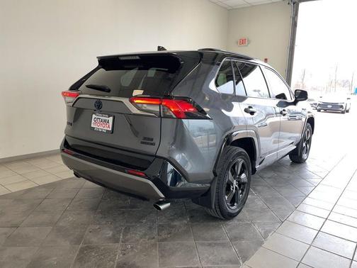 2020 Toyota RAV4 Hybrid SE