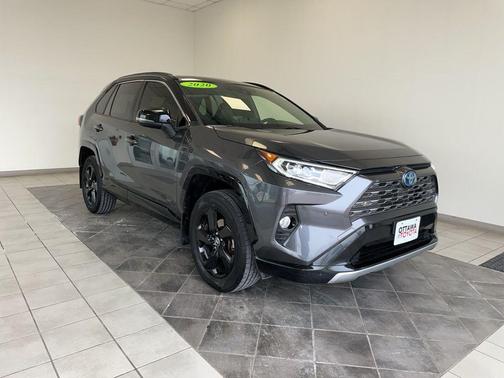 2020 Toyota RAV4 Hybrid SE