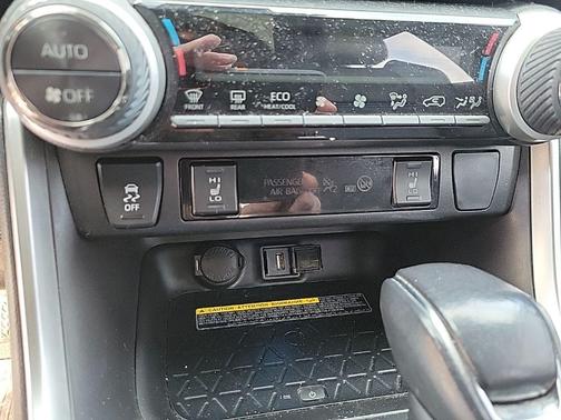 2020 Toyota RAV4 Hybrid SE