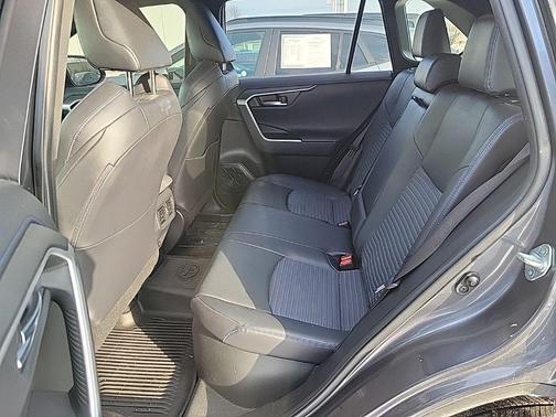 2020 Toyota RAV4 Hybrid SE