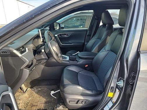 2020 Toyota RAV4 Hybrid SE