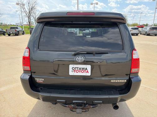 Gray 2007 Toyota 4Runner Limited V8