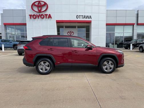 Pearl 2025 Toyota RAV4 Hybrid XLE