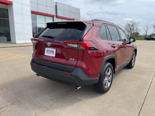 Pearl 2025 Toyota RAV4 Hybrid XLE