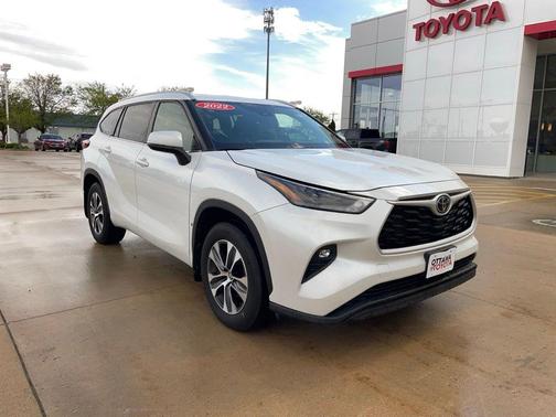 Wind Chill Pearl 2022 Toyota Highlander XLE