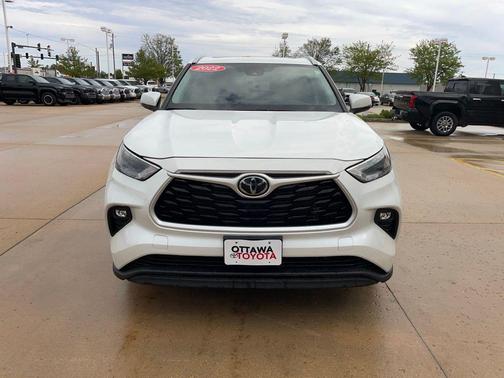 Wind Chill Pearl 2022 Toyota Highlander XLE