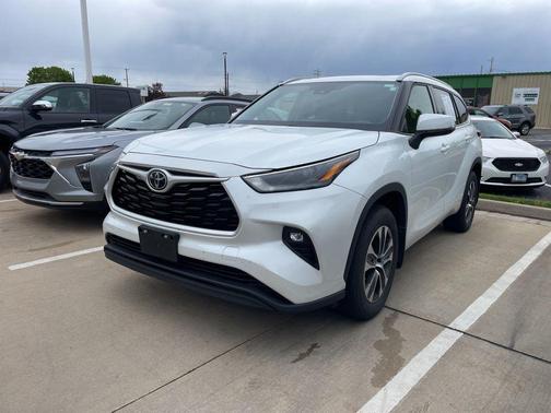 Wind Chill Pearl 2022 Toyota Highlander XLE