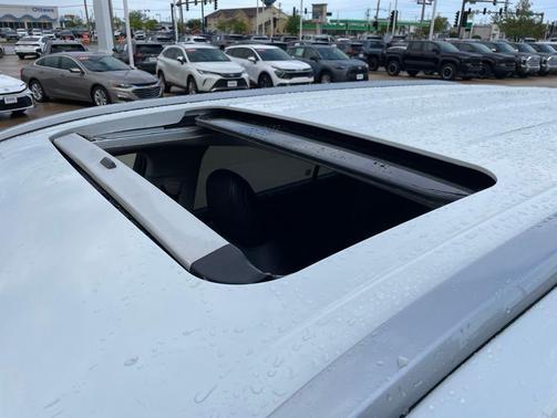 Wind Chill Pearl 2022 Toyota Highlander XLE
