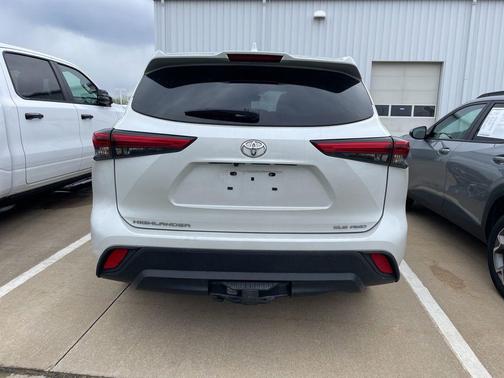 Wind Chill Pearl 2022 Toyota Highlander XLE