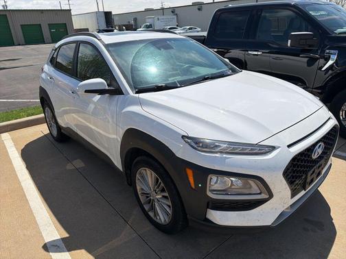 Lunar White 2021 Hyundai KONA SEL Plus
