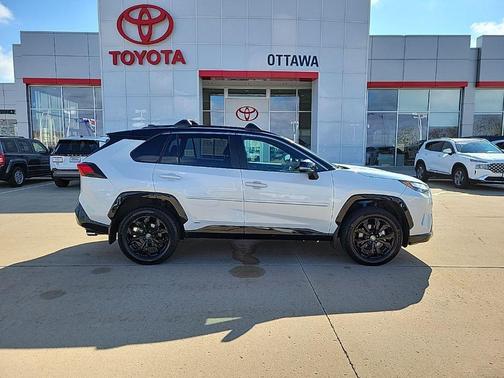 2024 Toyota RAV4 Hybrid SE