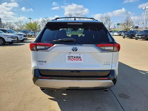 2024 Toyota RAV4 Hybrid SE