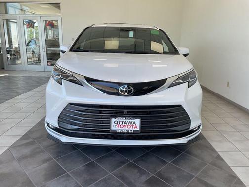 Pearl 2026 Toyota Sienna Platinum
