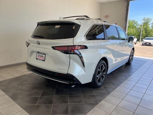 Pearl 2026 Toyota Sienna Platinum