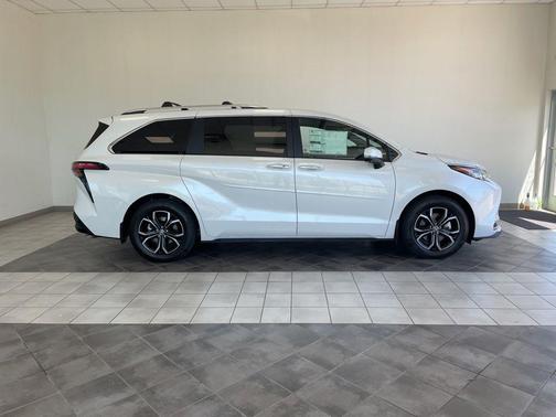 Pearl 2026 Toyota Sienna Platinum