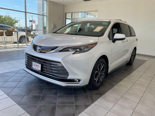 Pearl 2026 Toyota Sienna Platinum