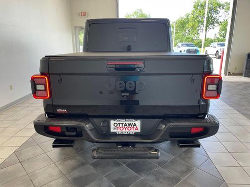 Black Clearcoat 2023 Jeep Gladiator High Altitude 4x4