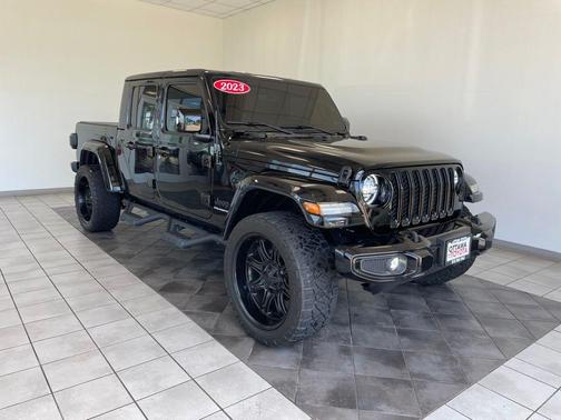 Black Clearcoat 2023 Jeep Gladiator High Altitude 4x4