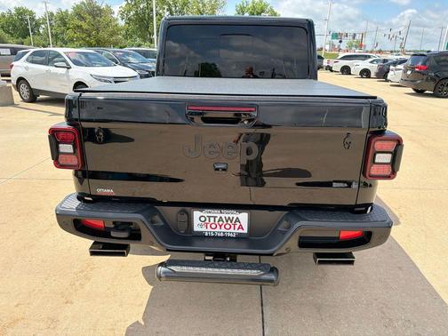 Black Clearcoat 2023 Jeep Gladiator High Altitude 4x4
