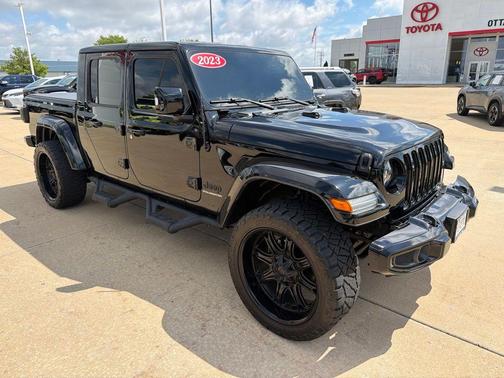 Black Clearcoat 2023 Jeep Gladiator High Altitude 4x4