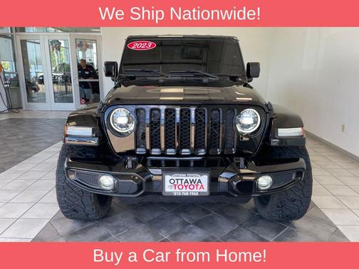 Black Clearcoat 2023 Jeep Gladiator Overland