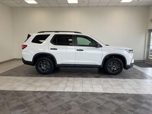 Platinum White Pearl 2023 Honda Pilot AWD TrailSport