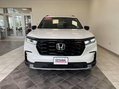 Platinum White Pearl 2023 Honda Pilot AWD TrailSport