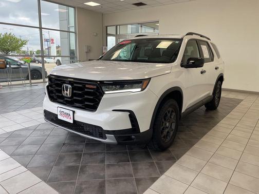 Platinum White Pearl 2023 Honda Pilot AWD TrailSport