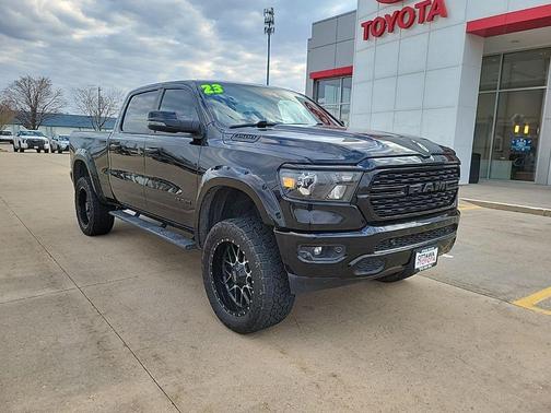 Diamond Black Crystal Pearlcoat 2023 RAM 1500 Big Horn/Lone Star