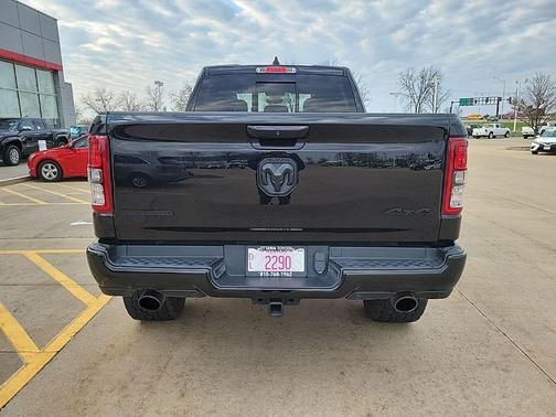 Diamond Black Crystal Pearlcoat 2023 RAM 1500 Big Horn/Lone Star