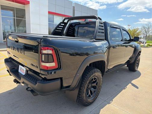 Diamond Black Crystal Pearlcoat 2022 RAM 1500 TRX